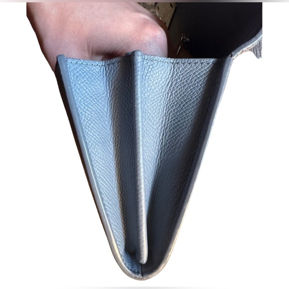 CELINE RARE LARGE PERIWINKLE PEBBLED LEATHER WALLET - Picture 11 of 15